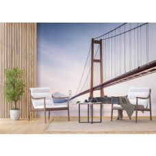 Eine Fototapete der Golden Gate Bridge in der Landschaft mit Vliestapete in einem Geschäftsraum.