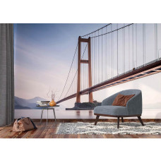 Eine Fototapete der Golden Gate Bridge in der Landschaft mit Vliestapete in einem Wohnzimmer.