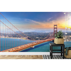 Eine Fototapete mit der Golden Gate Bridge in San Francisco, abgebildet in einem Schlafzimmer.