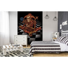 Fototapete Gothic Fool's Familiar mit Skelettclown, Joker und Schachbrett für das Schlafzimmer.