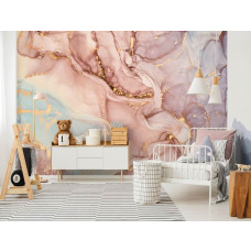 Eine Vliestapete mit Gold und Pastellfarben in Marmoroptik, geeignet für ein Kinderzimmer.