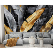 Ein Wohnzimmer mit einer Fototapete mit Dschungelblättern und goldenen Akzenten, die zusammen ein luxuriöses und exotisches Aussehen schaffen.