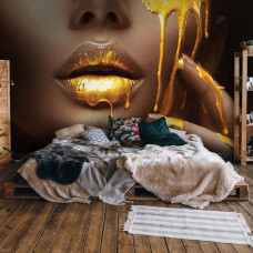 Eine Fototapete mit einer goldenen weiblichen Figur in einem luxuriösen Kunststil, speziell für ein Schlafzimmer entworfen.