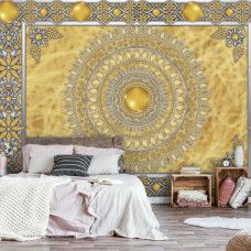 Eine Fototapete mit einem goldenen Mandala im tibetischen Kunststil, inspiriert vom Buddhismus, geeignet für das Schlafzimmer.