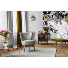 Eine verschnörkelte Fototapete mit goldenen Pflanzen auf einer Betonwand, gesehen im Schlafzimmer und Wohnzimmer.