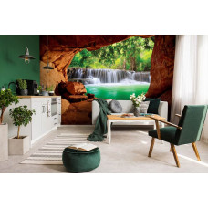 Eine Fototapete eines Wasserfalls sichtbar von einer Höhle im Wohnzimmer.
