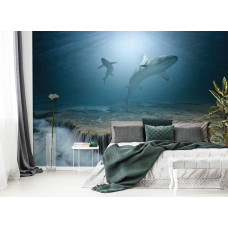 Eine Fototapete mit Haien und einem Wasserfall in einer Meereslandschaft, ideal für ein Schlafzimmer.
