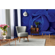 Eine Fototapete mit einer himmelblauen Rose für das Wohnzimmer.