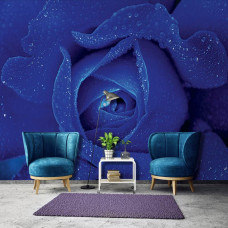 Eine Fototapete mit einer himmelblauen Rose für das Schlafzimmer.
