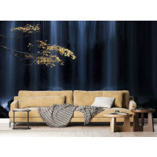 Ein Fototapet von einem Herbstzweig bei einem Wasserfall mit Felsen und goldenen Tönen in einem Wohnzimmer.