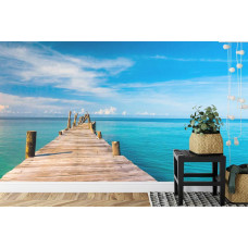 Ein Fototapete mit einem Holzsteg, der in ein ruhiges Meer unter einem friedlichen Himmel hinausragt, perfekt für eine Küche.