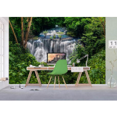 Ein Fototapet von den Huai Mae Khamin Wasserfällen in Thailand in einem Regenwald in einem Büro mit Airtex.