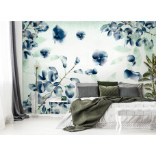 Eine malerische Fototapete mit Tintenblumen in Lila und Blau, zu sehen im Wohnzimmer und Schlafzimmer.