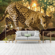 Eine Fototapete mit einem Jaguar und Panther in einer Waldumgebung, geeignet für ein stimmungsvolles Wohnzimmer.