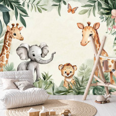 Fototapete in einem Mädchenzimmer mit niedlichen Dschungeltieren wie einem Babyelefanten, zwei Giraffen und einem Leopardenjungen in sanften Farben.