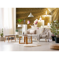 Fototapete mit Kerzen und goldenen Blumen für Yoga und Meditation mit Vliestapete im Wohnzimmer.