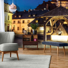 Eine Fototapete mit einem historischen Stadtbild von Kazimierz Dolny, ideal für das Wohnzimmer.