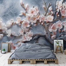 Eine Fototapete mit Kirschblüten auf Zweigen im Sakura-Stil auf Vliestapete im Schlafzimmer.