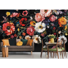 Fotobehang klassiek bloemenboeket in woonkamer met rijke kleuren en klassieke uitstraling.