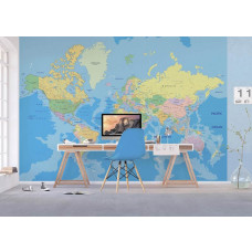 Eine Fototapete mit einer klassischen Weltkarte, perfekt, um einen zeitlosen Look in einem Büro zu schaffen.