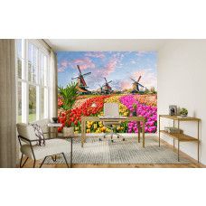 Fototapete mit einer niederländischen Landschaft und Tulpenfeldern in einem stilvollen Büro.