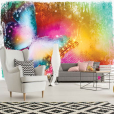 Eine Fototapete mit einem bunten Schmetterling im Kunststil in einem Wohnzimmer.