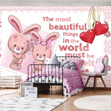 Eine Fototapete mit Häschen, Herzen und einem Spruch für Kinder im Babyzimmer, Kinderzimmer und Mädchenzimmer.
