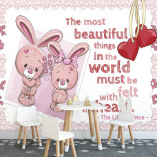 Eine Fototapete mit Häschen, Herzen und einem Spruch für Kinder im Babyzimmer und Kinderzimmer.