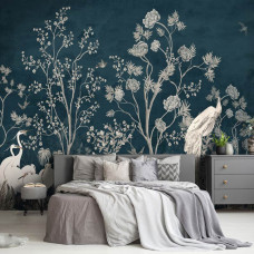 Eine Fototapete mit Kranichen bei den Bäumen, Kunstwerk für das Schlafzimmer mit einem friedlichen Look.