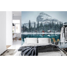 Eine naturgetreue Fototapete einer Seenlandschaft in Kanada, ideal für ein Schlafzimmer.