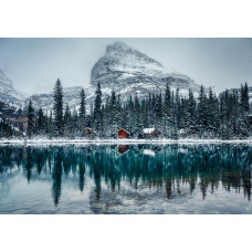 Fototapete des O'Hara-Sees in Kanada, gelegen im Yoho-Nationalpark, mit einem bezaubernden See und gewaltigen Bergen.