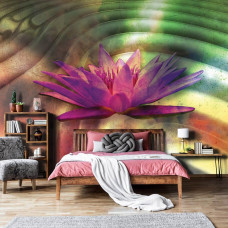 Eine Fototapete mit Lilienblumen mit 3D-Effekt im Schlafzimmer.