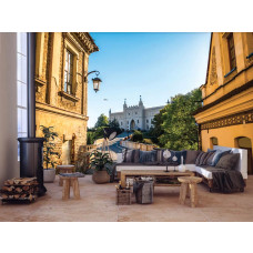 Eine Fototapete der Stadt Lublin mit einer Straßenszene und Denkmal in einer Tiefenwirkung, geeignet für das Wohnzimmer.