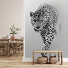 Eine Fototapete mit einem Leoparden in natürlicher Umgebung, passend für ein einladendes Wohnzimmer.