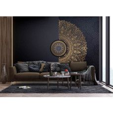 Ein Fototapete mit einer luxuriösen goldenen Mandala in einem modernen Wohnzimmer, bei dem die detaillierten Muster und subtiler Glanz eine zeitlose und harmonische Ausstrahlung verleihen.