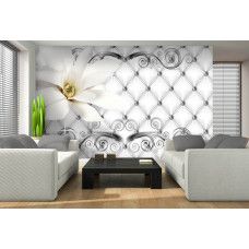 Eine Fototapete mit einem luxuriösen silbernen Blumenmuster in abstraktem Kunstdesign für das Wohnzimmer.