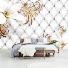 Eine Fototapete mit goldenen und silbernen Blumen im Wohnzimmer und Schlafzimmer.