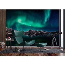Ein Fototapet von dem magischen Nordlicht, perfekt, um eine serene und bezaubernde Atmosphäre in einem Wohnzimmer zu schaffen.