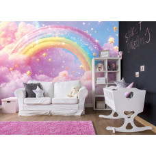 Fototapete mit Regenbogen und Sternen zwischen Wolken, angebracht in einem Babyzimmer.