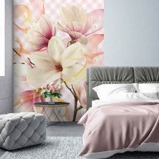 Eine Fototapete mit rosafarbenen Magnolienblüten, die einem Schlafzimmer einen heiteren Look verleiht.