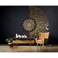 Fototapete Mandala in Gold und Schwarz mit abstrakter Kunst und goldener Vliestapete im Wohnzimmer.