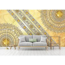 Eine Fototapete mit einem halben goldenen Mandala im indischen Design, die eine heitere Atmosphäre in ein Wohnzimmer bringt.