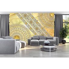 Eine Fototapete mit einem halben goldenen Mandala in einem raffinierten indischen Muster, ideal für ein Wohnzimmer.