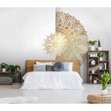 Eine Fototapete mit einem goldenen Mandala in einem abstrakten Kunstdesign für ein ruhiges Schlafzimmer.