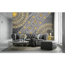 Eine Fototapete mit einem goldenen Mandala auf grauem Hintergrund in einem indisch inspirierten Muster, ideal für ein Wohnzimmer.