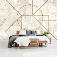 Eine Vliestapete mit goldenen geometrischen Mustern auf einer Marmorwand, geeignet für eine Vielzahl von Räumen.