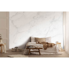 Eine moderne Vliestapete mit Marmorakzenten, geeignet für ein Schlafzimmer.