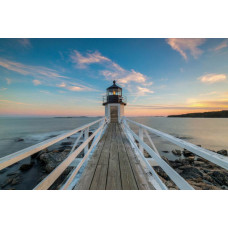 Fototapete des Marshall Point Leuchtturms, mit einem malerischen Hafen bei Port Clyde Harbor und dem Ozean im Hintergrund.