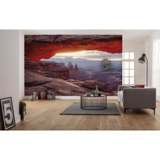 Eine Fototapete von Mesa Arch im Canyonlands National Park, Utah, mit einer ikonischen Aussicht auf die Canyons.