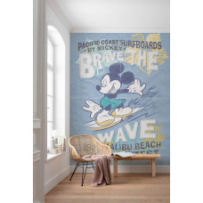 Fototapete mit Mickey Mouse von Disney, Brave the Wave Thema für Kinderzimmer.
